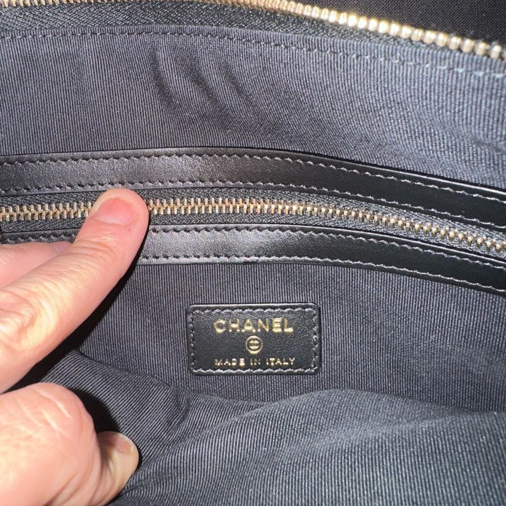 Medium Chanel Boy Ocase - Picture 4 of 7